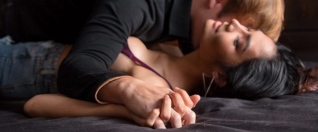 Секс В Спальне Привязывают Женщин